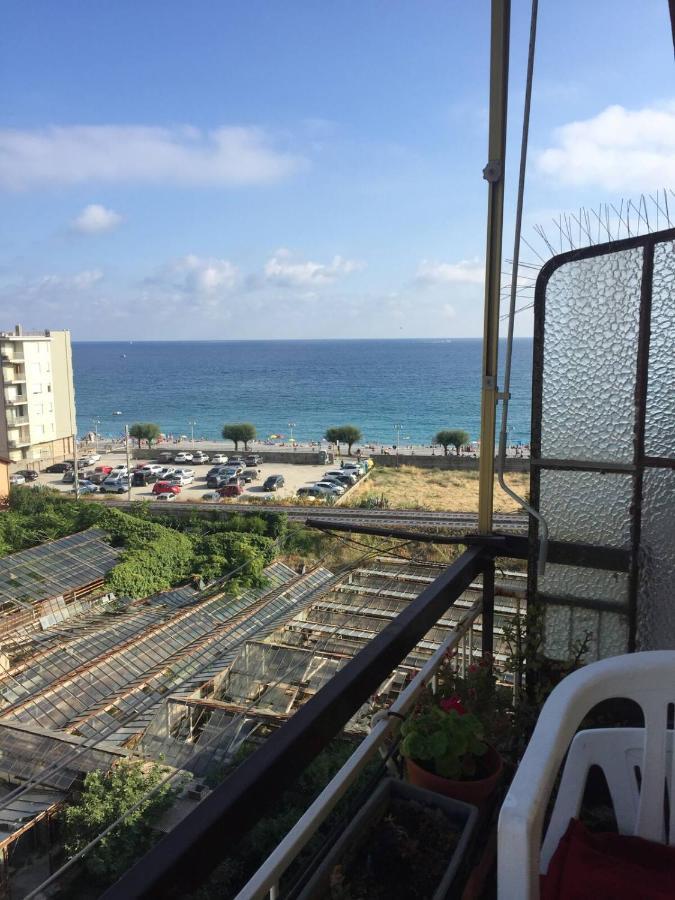 A Due Passi Dal Mare Apartment วาลเลโครเซีย ภายนอก รูปภาพ