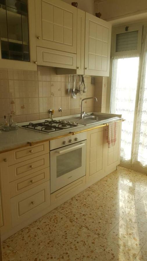 A Due Passi Dal Mare Apartment วาลเลโครเซีย ภายนอก รูปภาพ