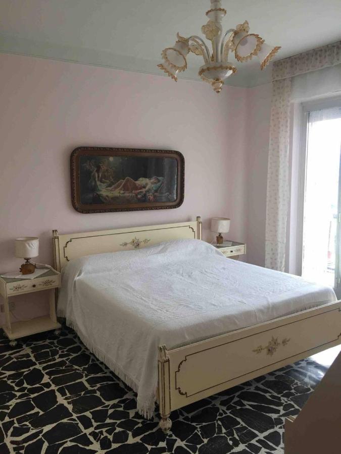 A Due Passi Dal Mare Apartment วาลเลโครเซีย ภายนอก รูปภาพ
