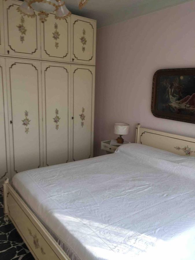 A Due Passi Dal Mare Apartment วาลเลโครเซีย ภายนอก รูปภาพ